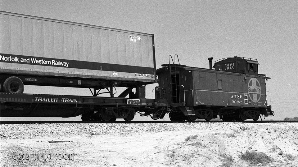 ATSF 999382 caboose