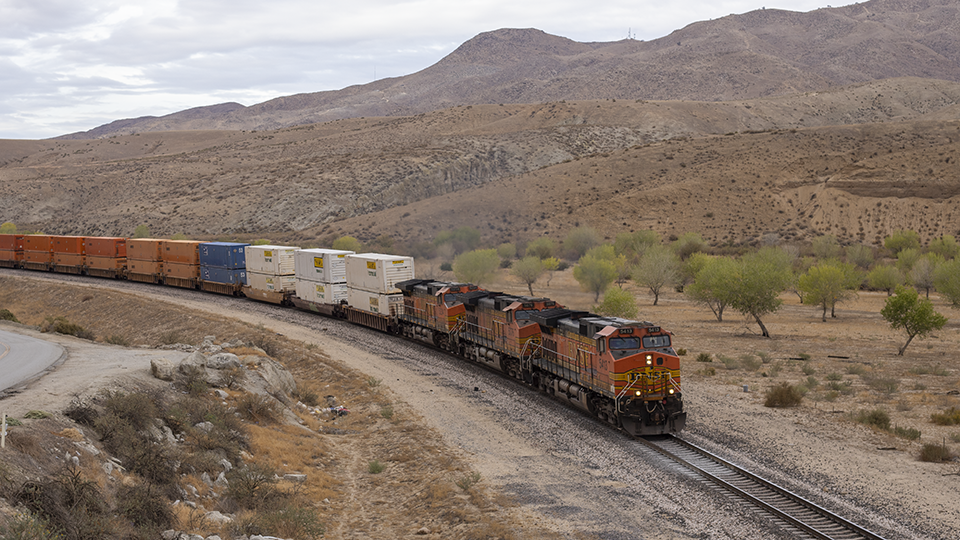 BNSF 5413 South at Bena, CA