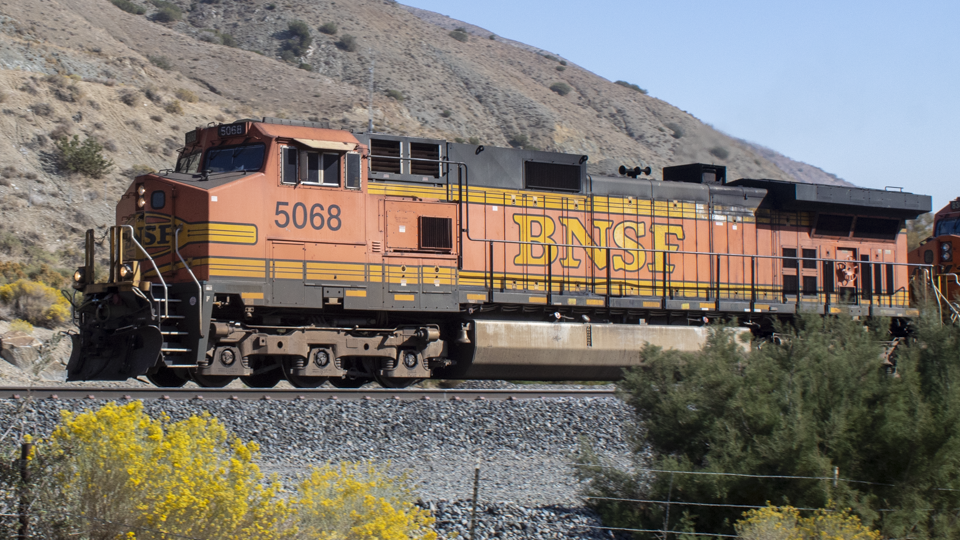 BNSF 8381)