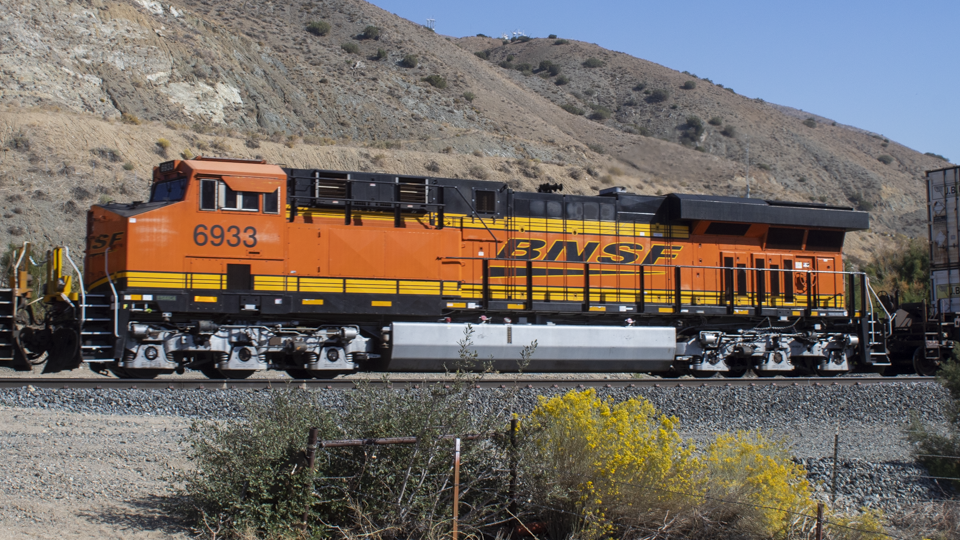 BNSF 6933)