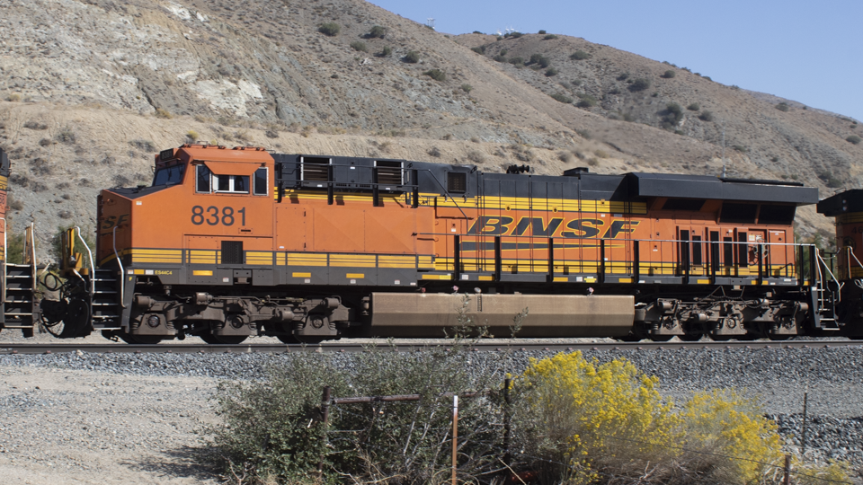 BNSF 8381)