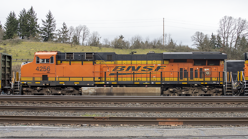 BNSF 4256)