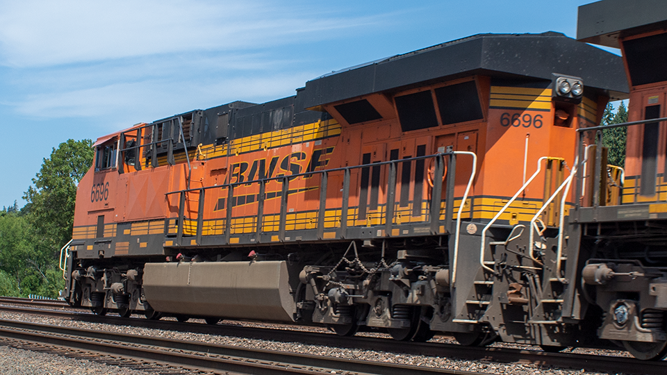 BNSF 6696)